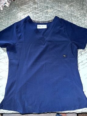 Women's Navy Blue V-Neck Scrub Top